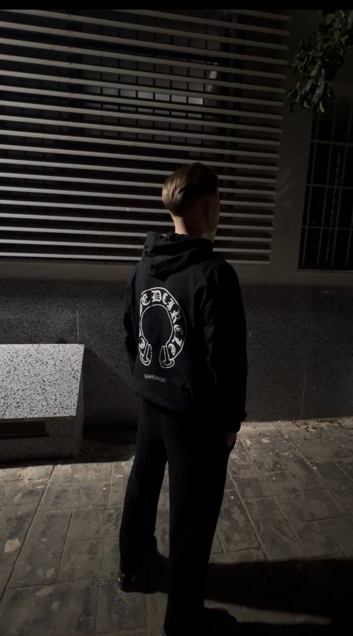 CLOSED CIRCLE ENSEMBLE