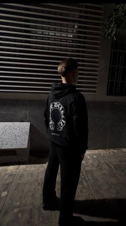 CLOSED CIRCLE ENSEMBLE